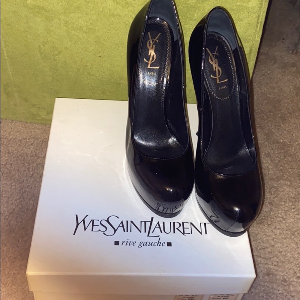 YSL Black Patent Leather Round toe pumps
